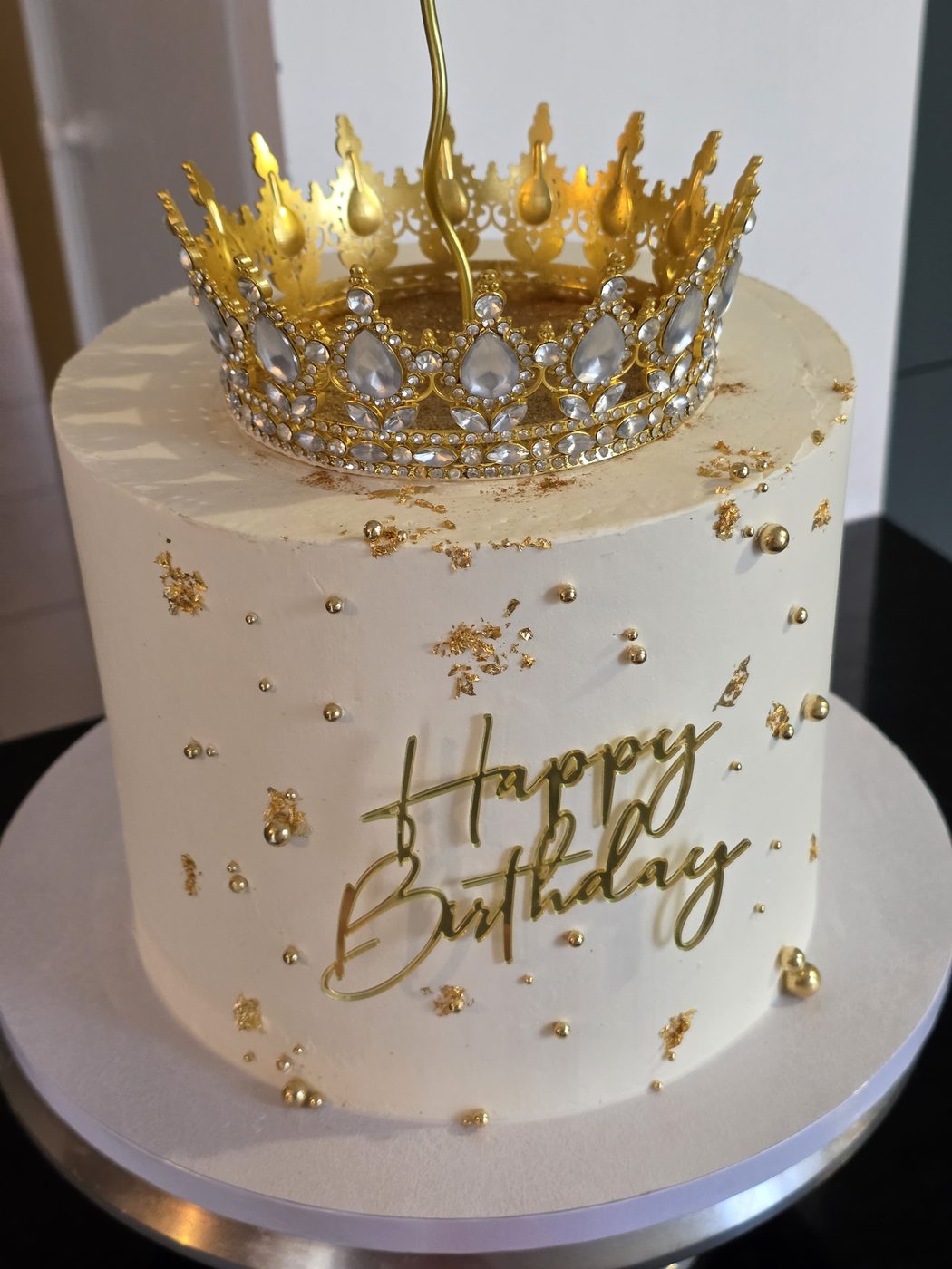 Création Éclat Gourmand — gâteau couronne dorée