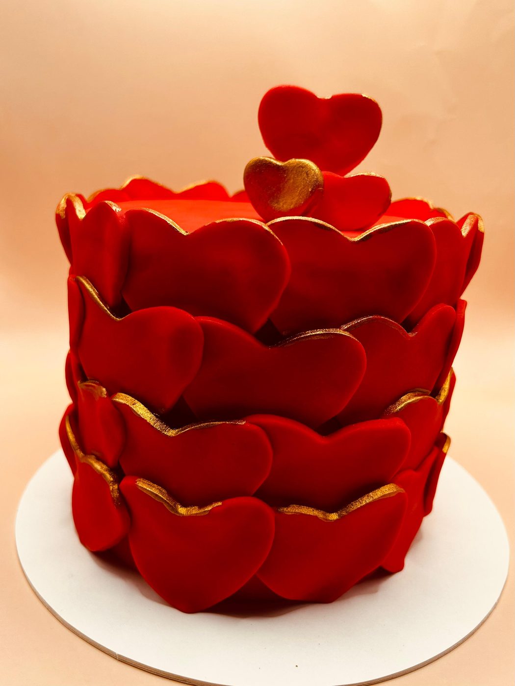 Gâteau cœurs rouges et or